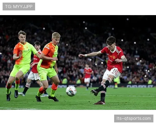 “战术板：分析富勒姆对阵曼联时的链式防守移动与协防保护”